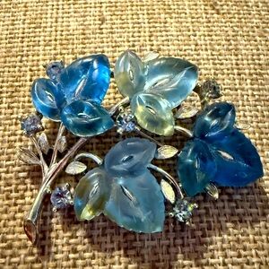1950s Rare LISNER Molded Blue Thermoset Lucite Rhodium Flower and Leaf Brooch